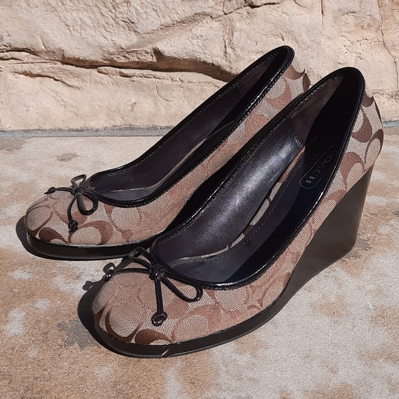 Coach Iyana 8.5 brown pattern wedge heels - Picture 1 of 10